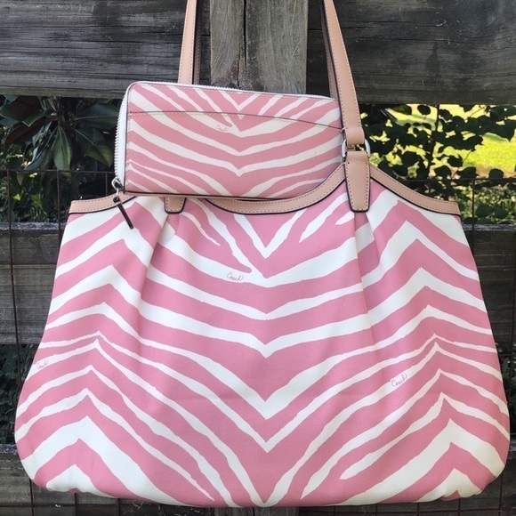 24022 Coach Pink White Zebra Devin Bag Wallet Set - Picture 2 of 8